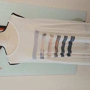 Peace Love World tank top in Size M